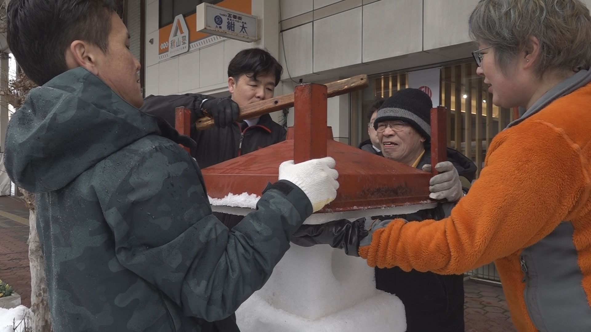 豊富な雪で3年ぶり！レルヒ祭 本町商店街に雪灯ろう登場