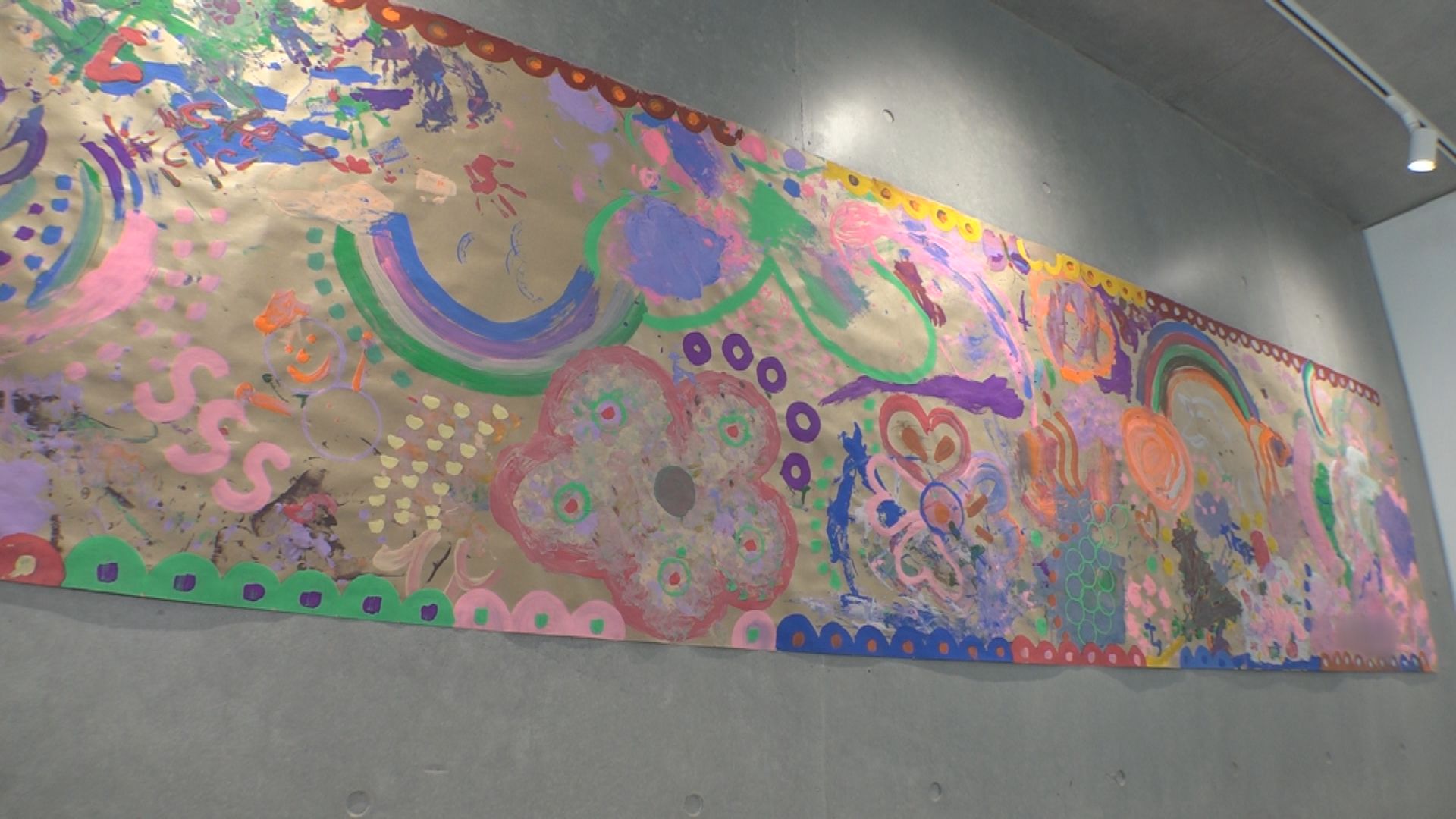 絵本の世界を自由に表現 「まちなか＋」で作品展示