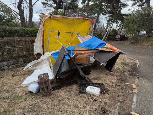 強風で観桜会の露店飛ばされる被害 けが人なし