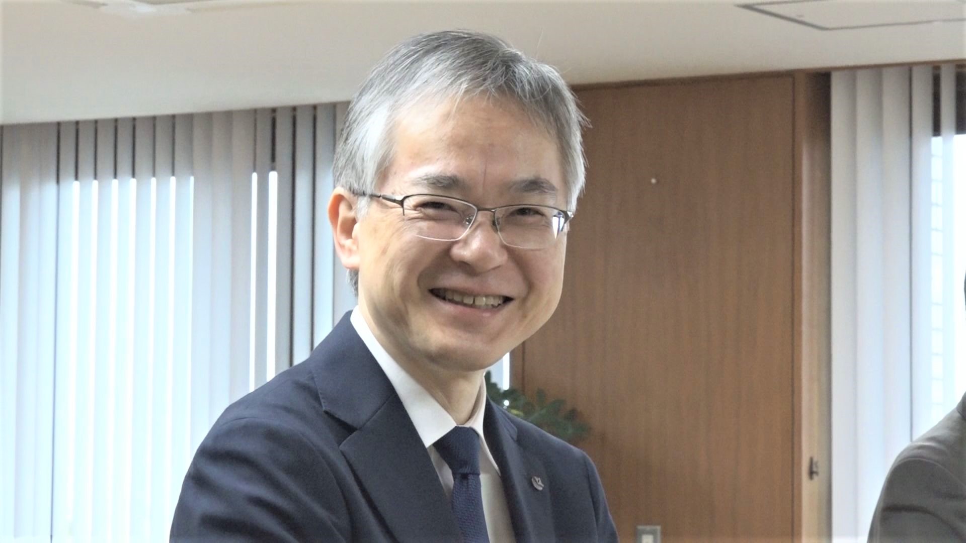 まちの発展に貢献 定年退職する上越市職員に辞令交付