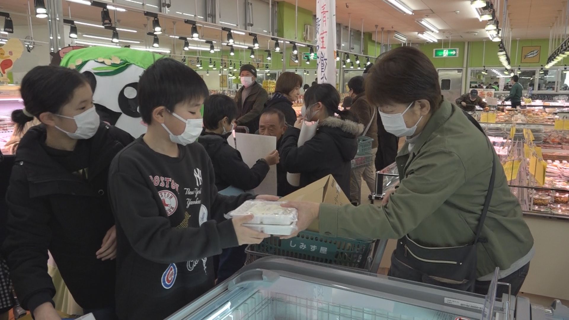 地元の美味しさ詰まった宝！清里小5年生がオリジナル餃子販売