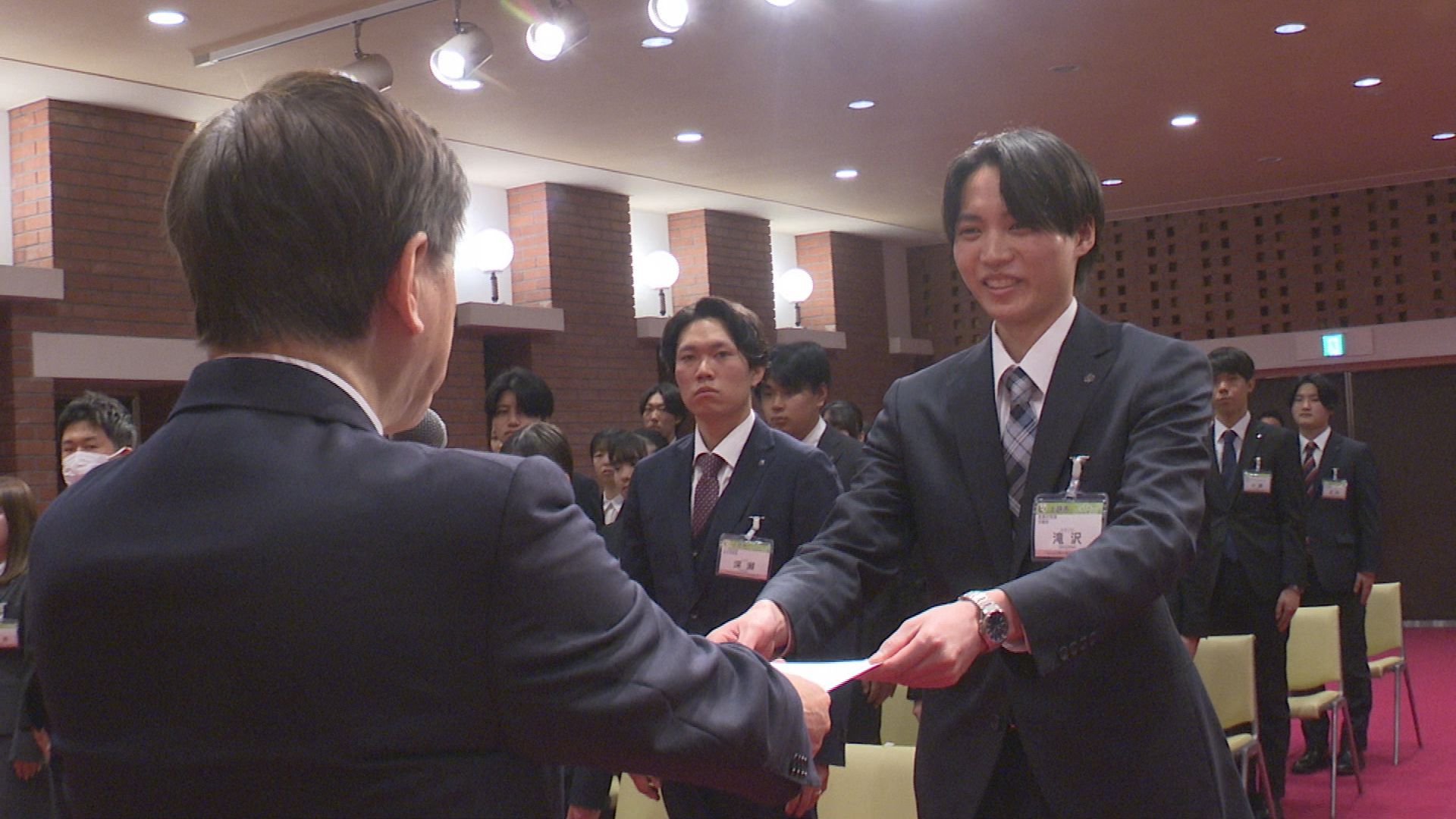 上越市･妙高市 新採用職員などに辞令交付