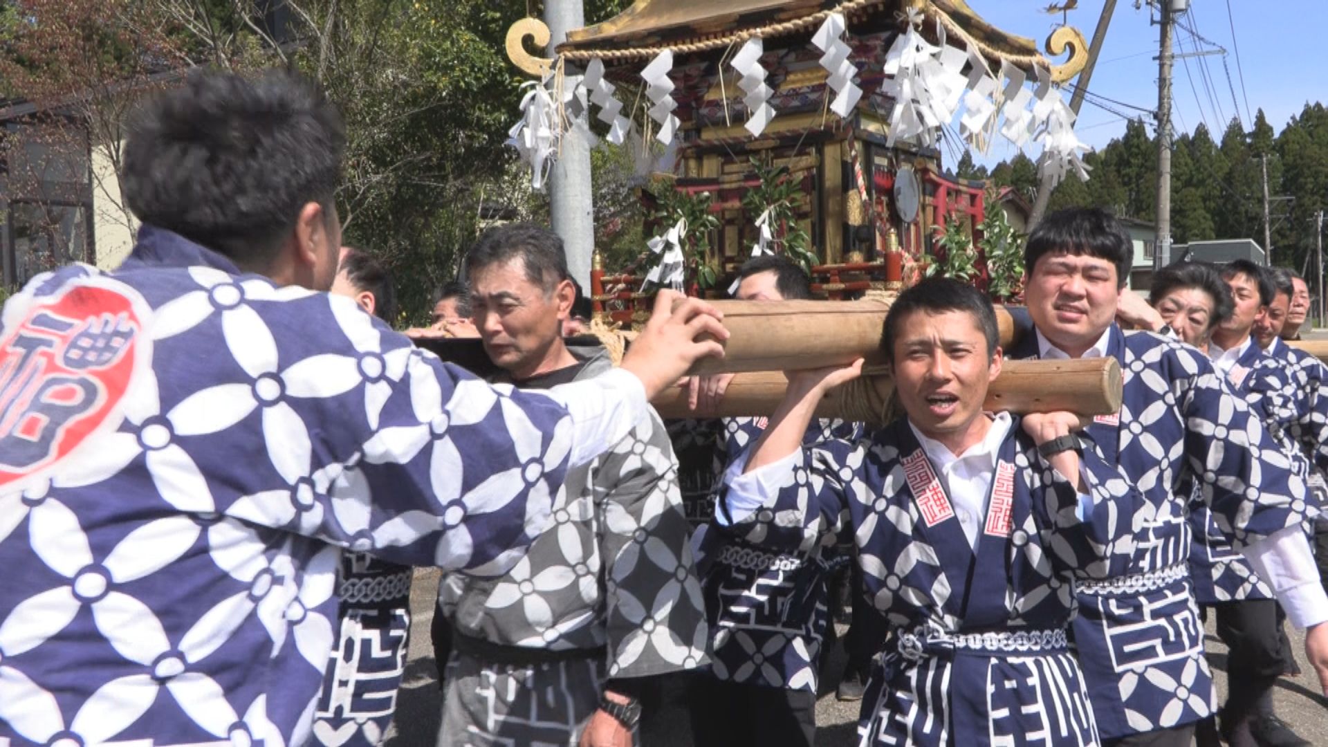 春日神社の春祭り「ヤーチョイ」の声響く！