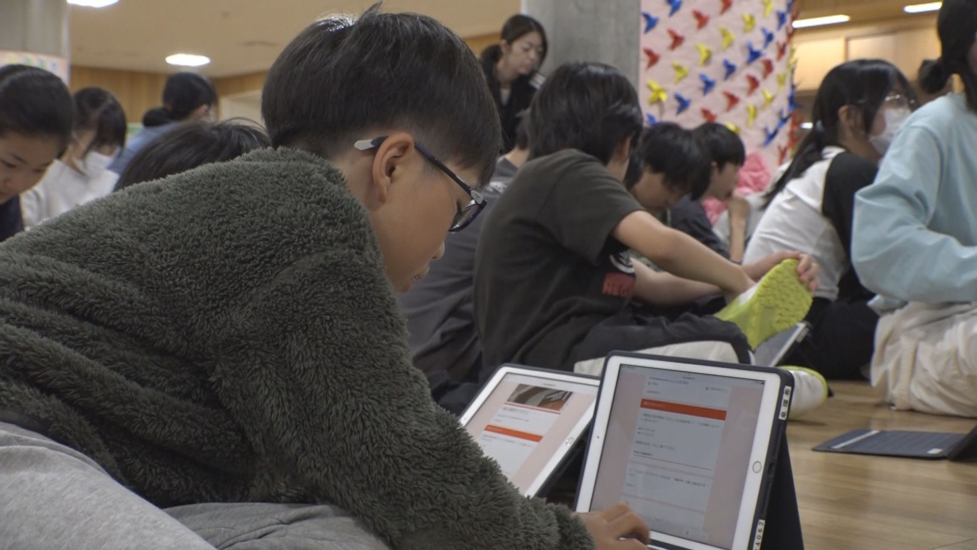 広い廊下を楽しめる場所に！有田小6年生が活用法を考える