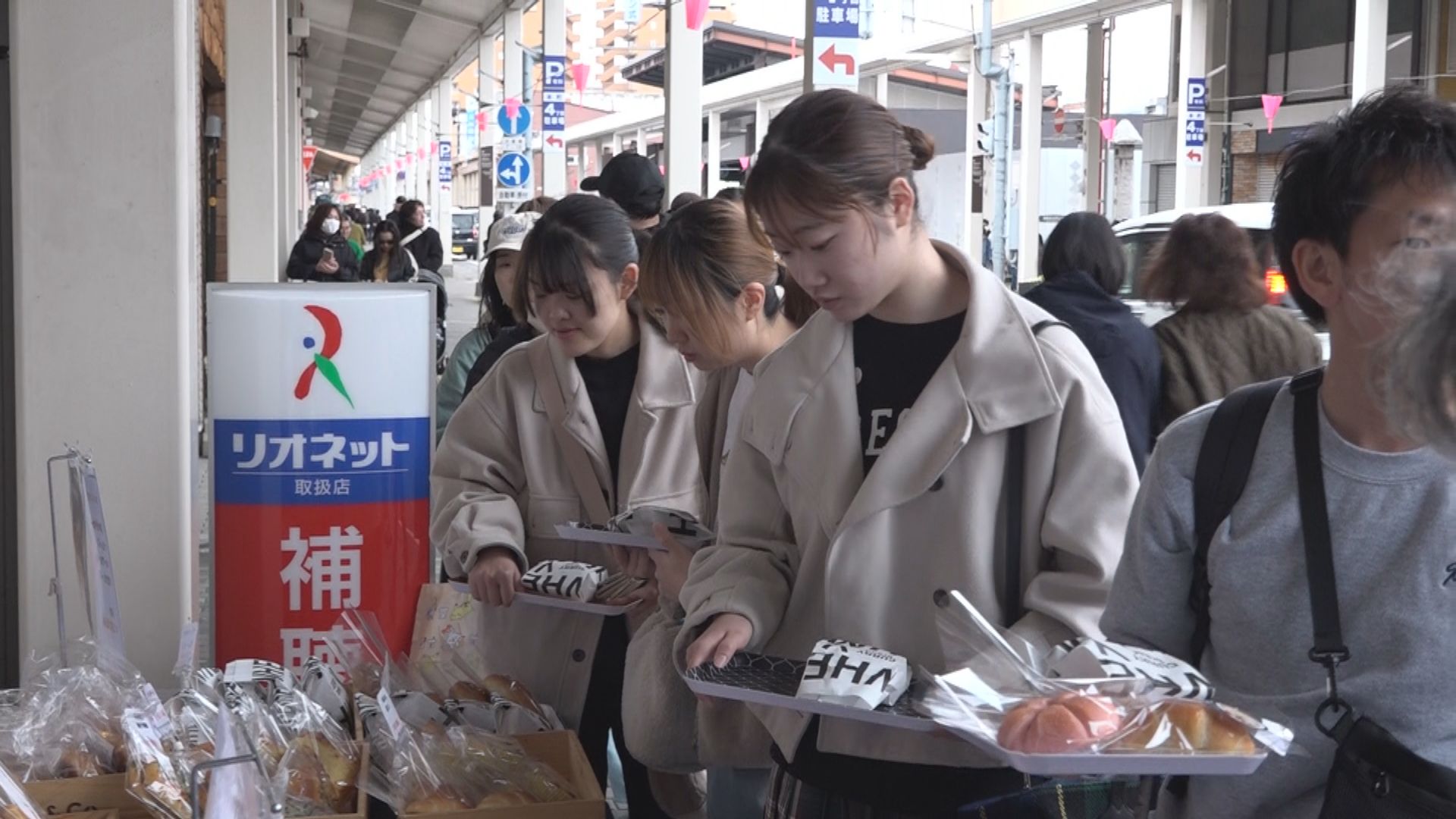 パン祭りやSAKEまつりでにぎわう 高田本町商店街