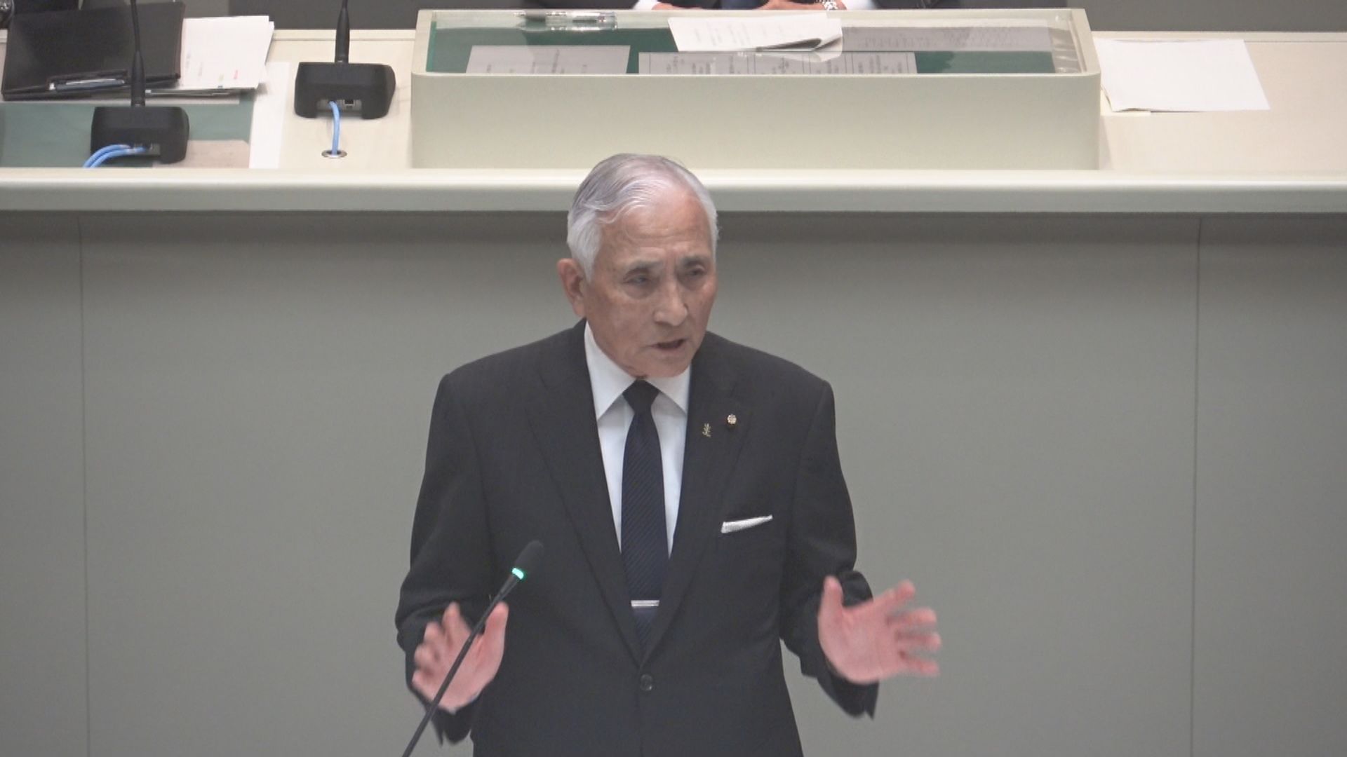 上越市議会 新議長に江口修一議員