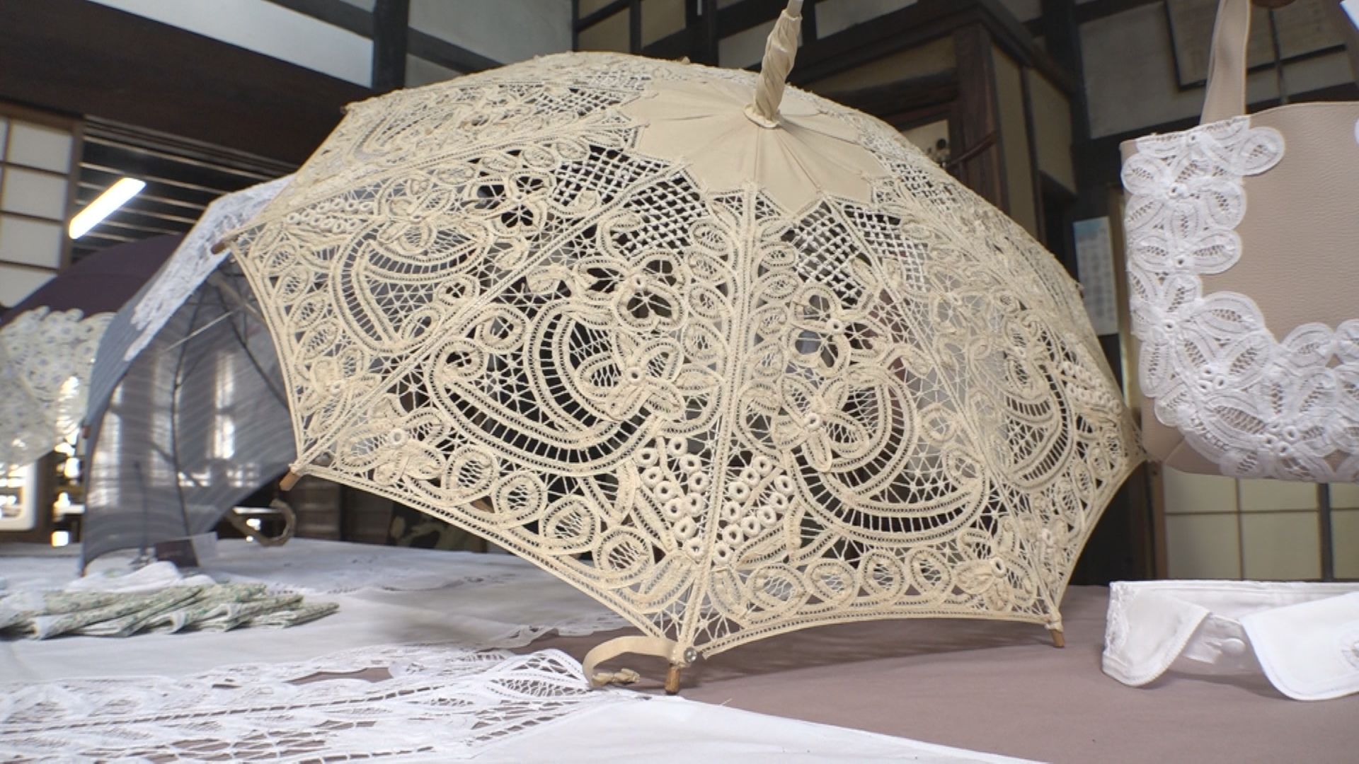 優美な世界をご覧ください！ バテンレースの作品展 旧今井染物屋で開催中