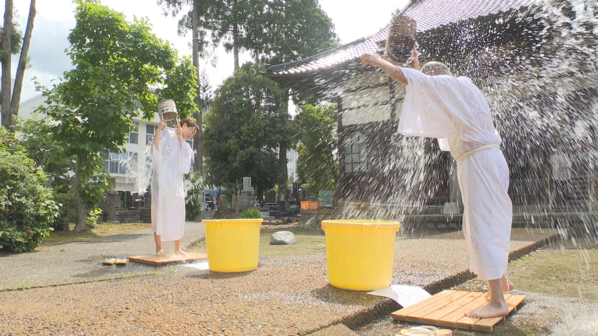 心のあかをきれいに！寺町3の常顕寺で「水行」体験会