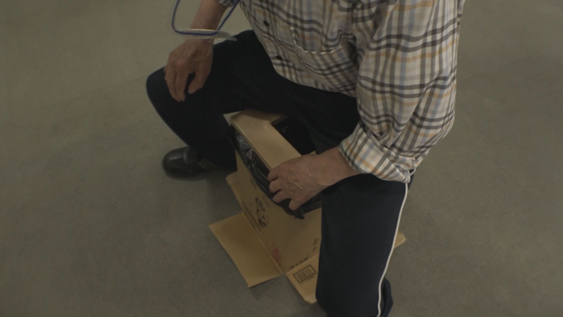 災害に備えて簡易トイレの作り方学ぶ  寿大学講座