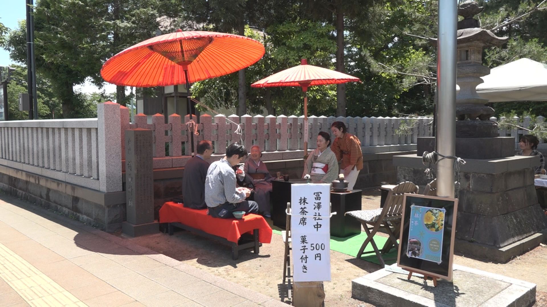結構なお点前で 上越市大手町の榊神社境内でお茶会