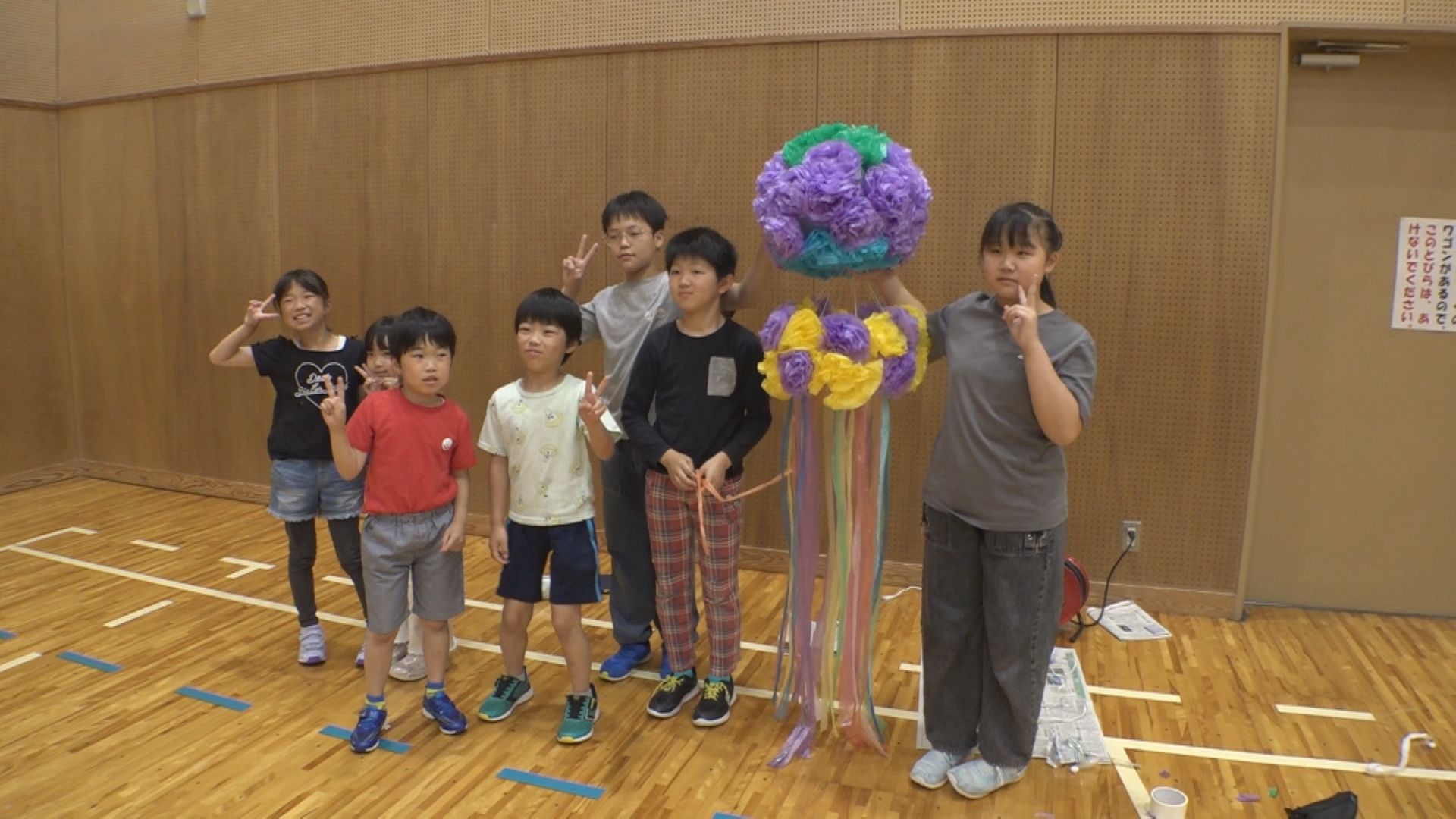 もうすぐ「あらい七夕まつり」！ 新井南小児童が七夕飾り作り