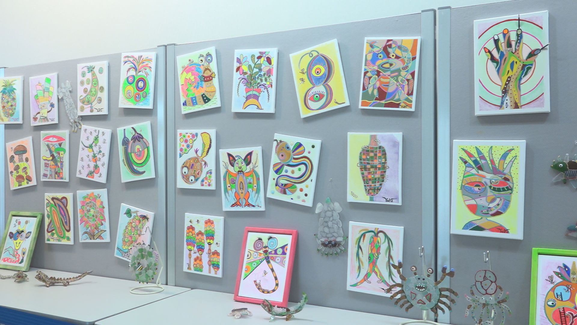 シーグラスアート作家 下鳥幸彦さん初の絵画展 板倉区ゑしんの里記念館で開催中