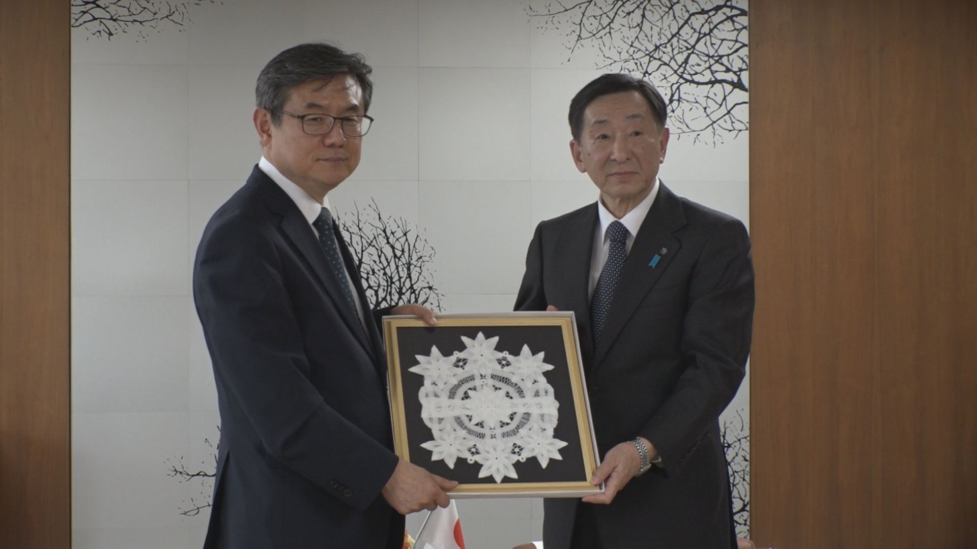 駐新潟大韓民国総領事館イム スンチョル総領事 小菅市長を表敬訪問