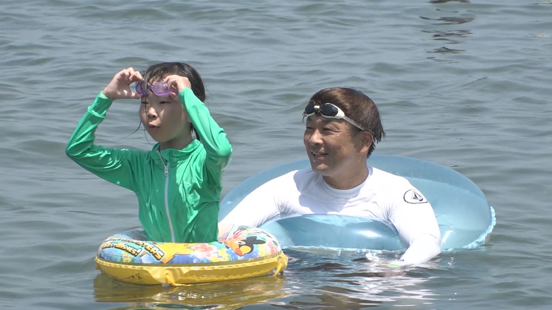 海の日 たにはま海水浴場にぎわう