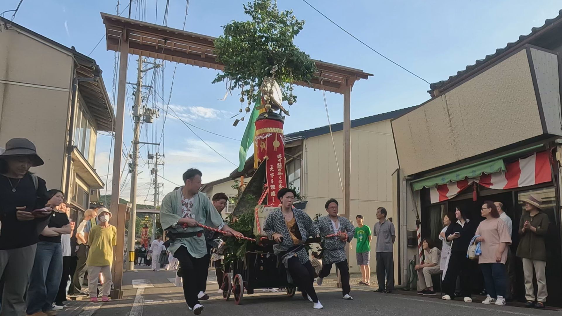 気勢を上げて山車走る！江野神社祇園祭