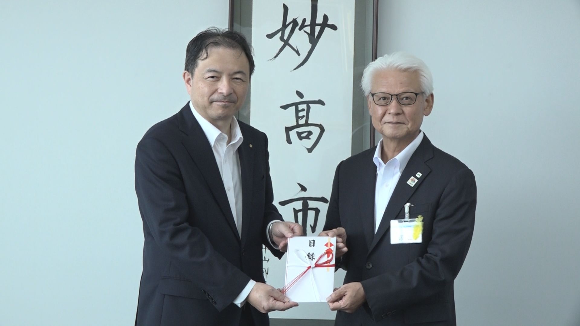 子どもたちの図書に！JCVチャリティゴルフ 寄付金贈呈