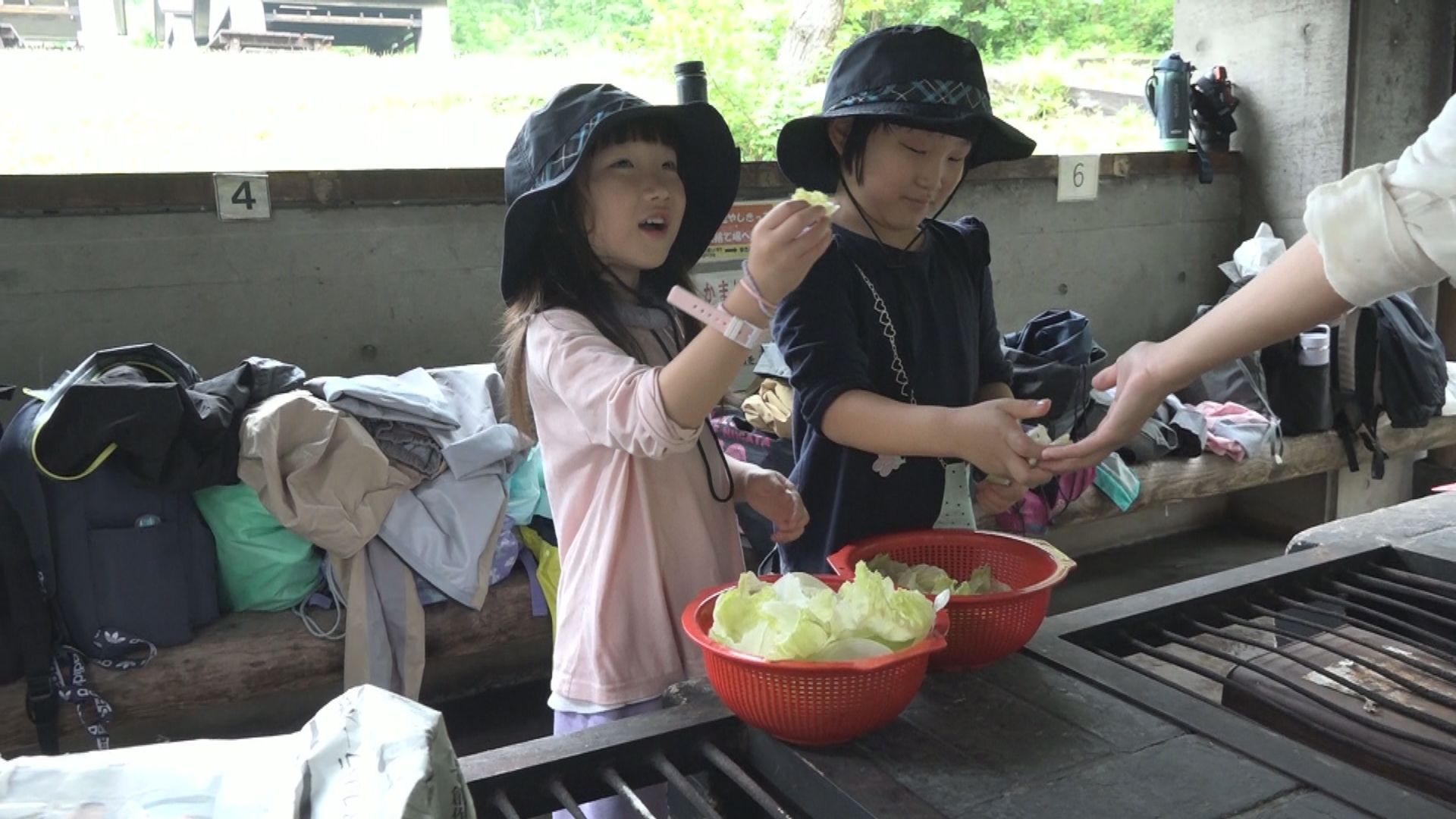 ガールスカウトが妙高山麓でキャンプ 野外炊飯に挑戦！