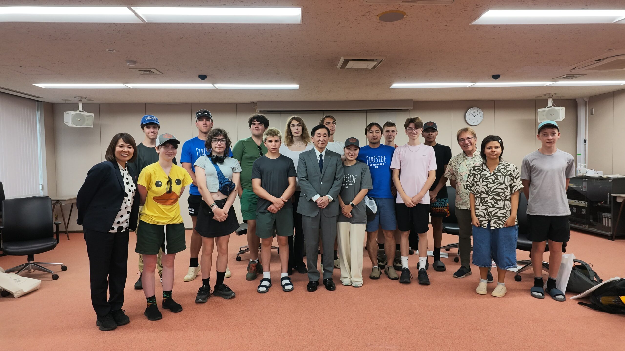 才能を伸ばす異文化交流 上越に滞在したカナダの若者が小菅市長に活動報告
