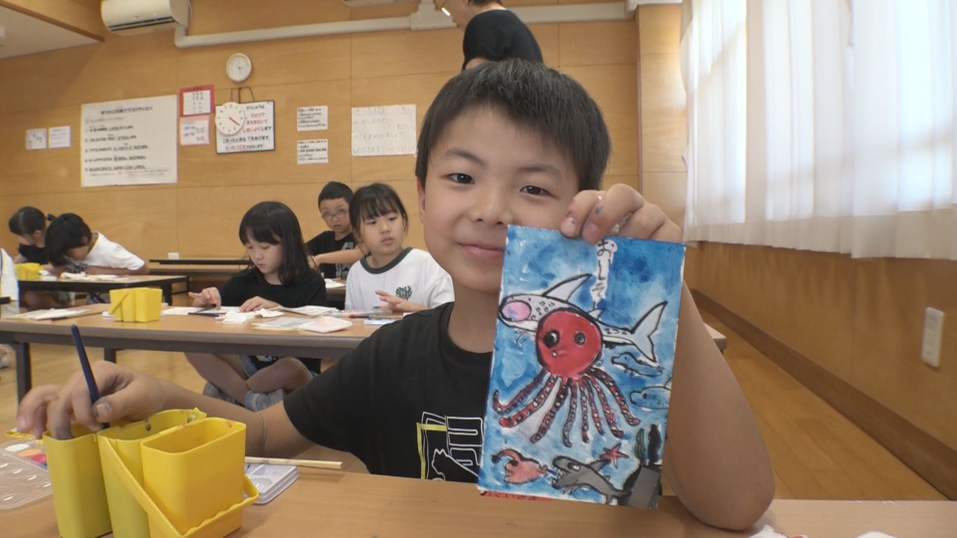 心がほっこり 大潟放課後児童クラブで「絵手紙教室」