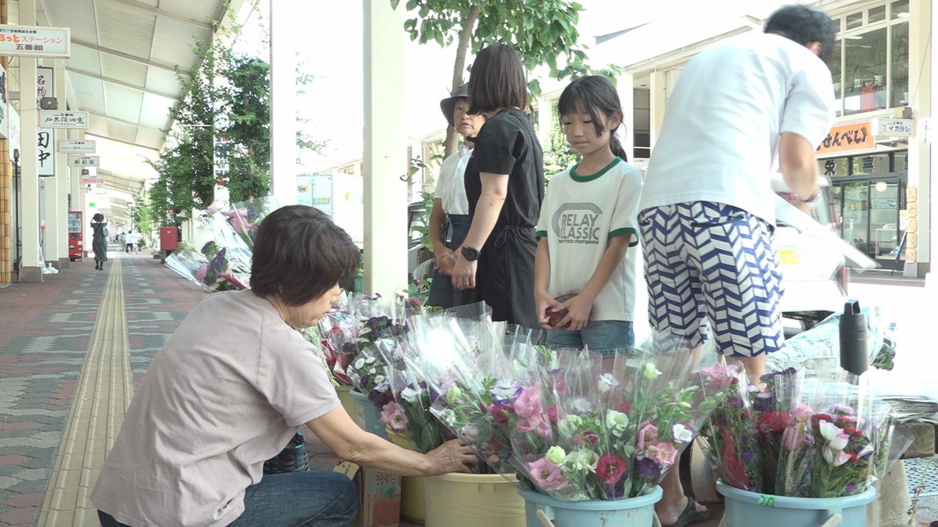 盆入りを前に高田本町で「花市」