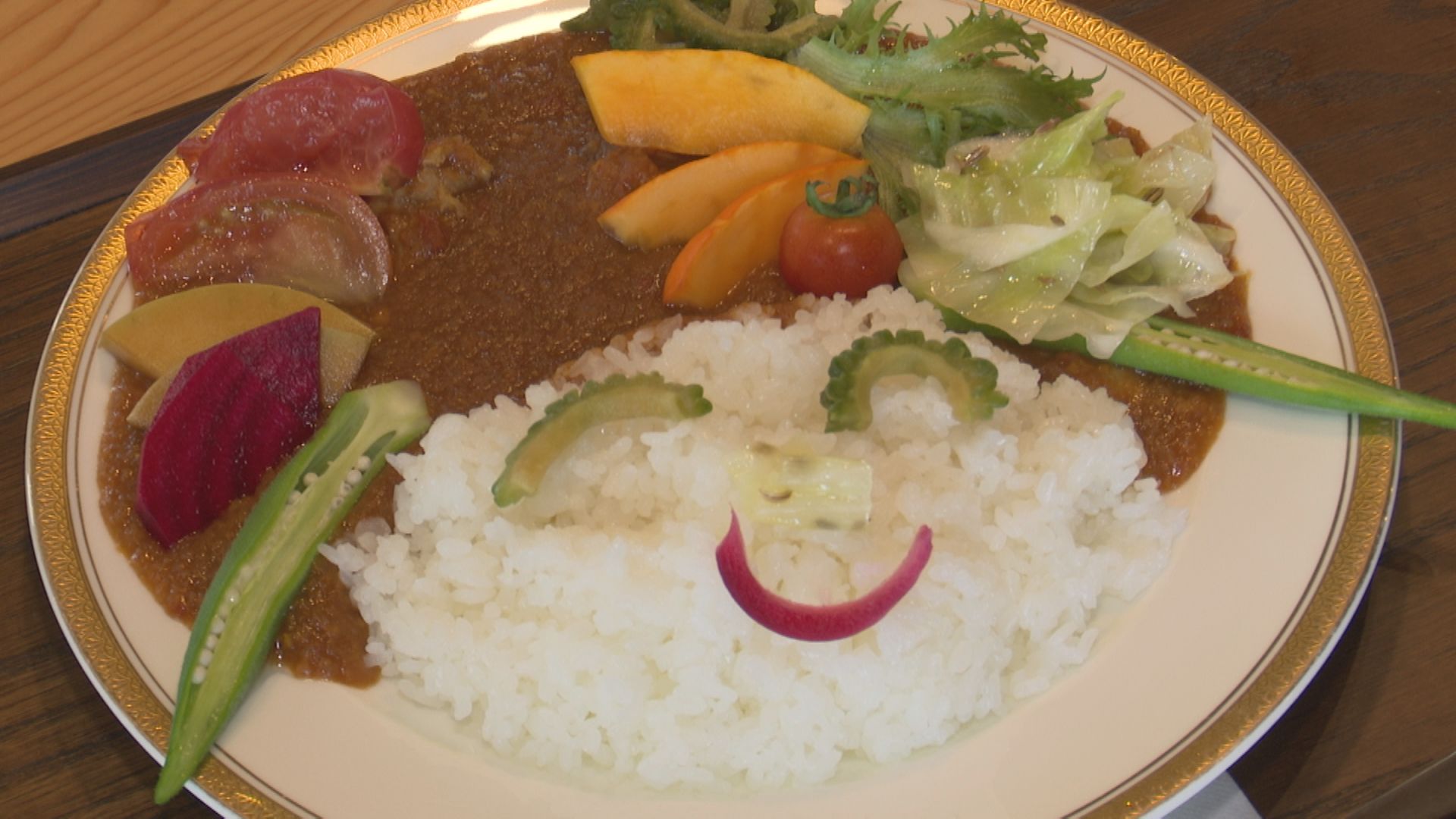 夏野菜が主役！「わたしだけのカレーアート選手権」さんわWellで開催中