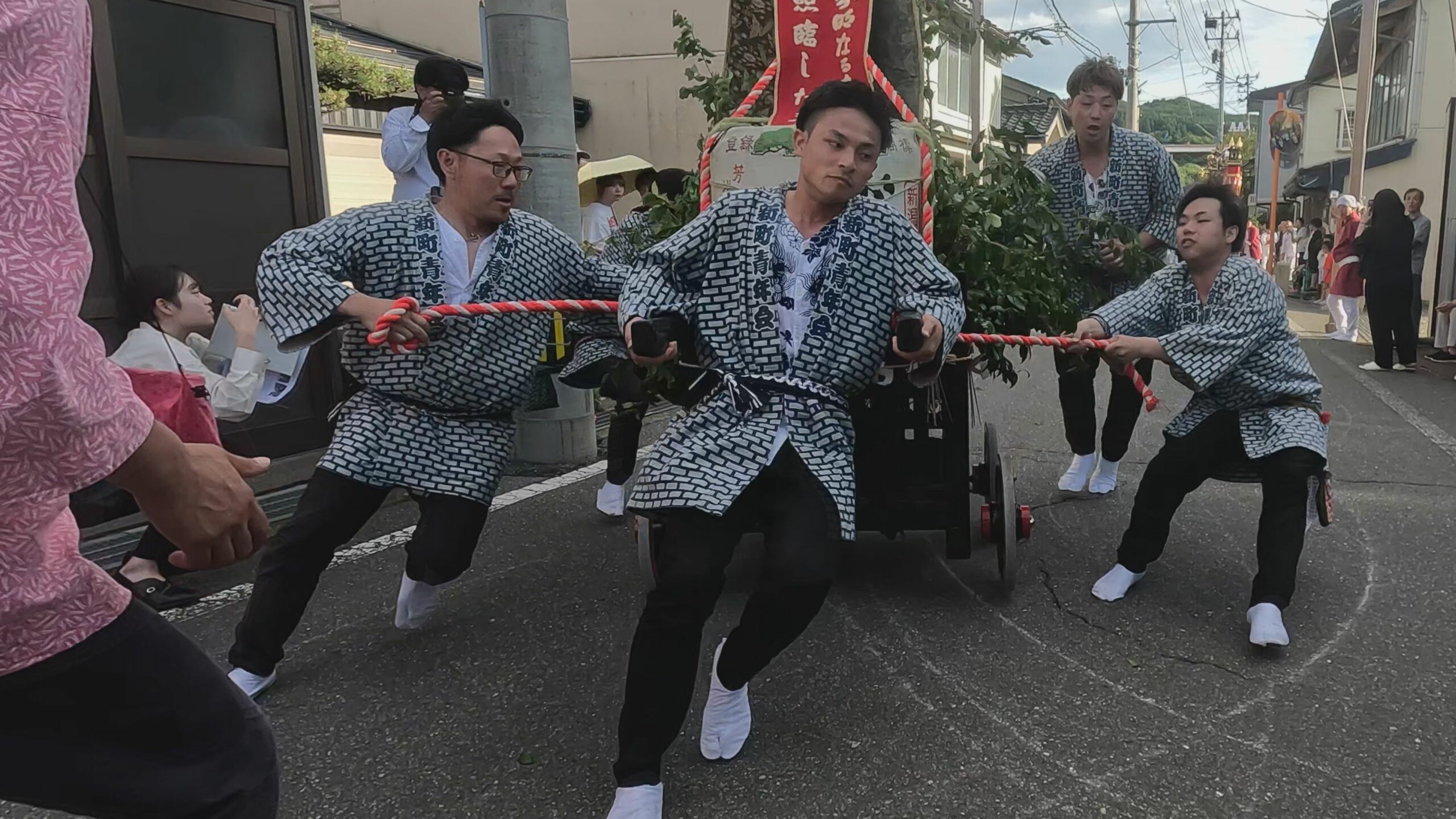 【動画】江野神社祇園祭  山車が激走「七廻り半」