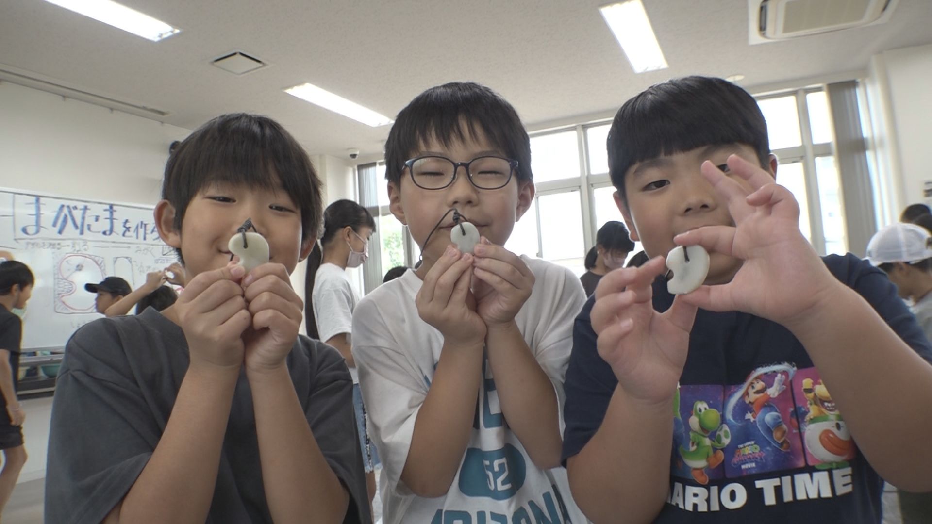 安塚･浦川原･大島「夏休み子ども体験教室」まが玉づくりに挑戦！