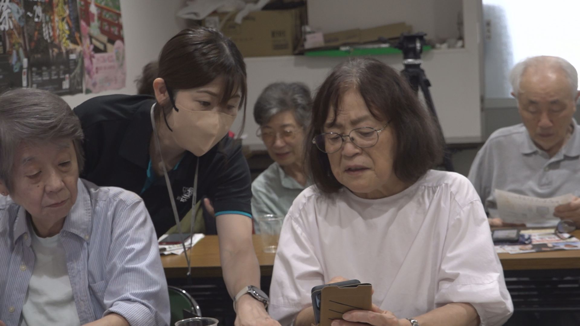 出張スマホ講座「どこスマ」 高齢者が安全な使い方学ぶ