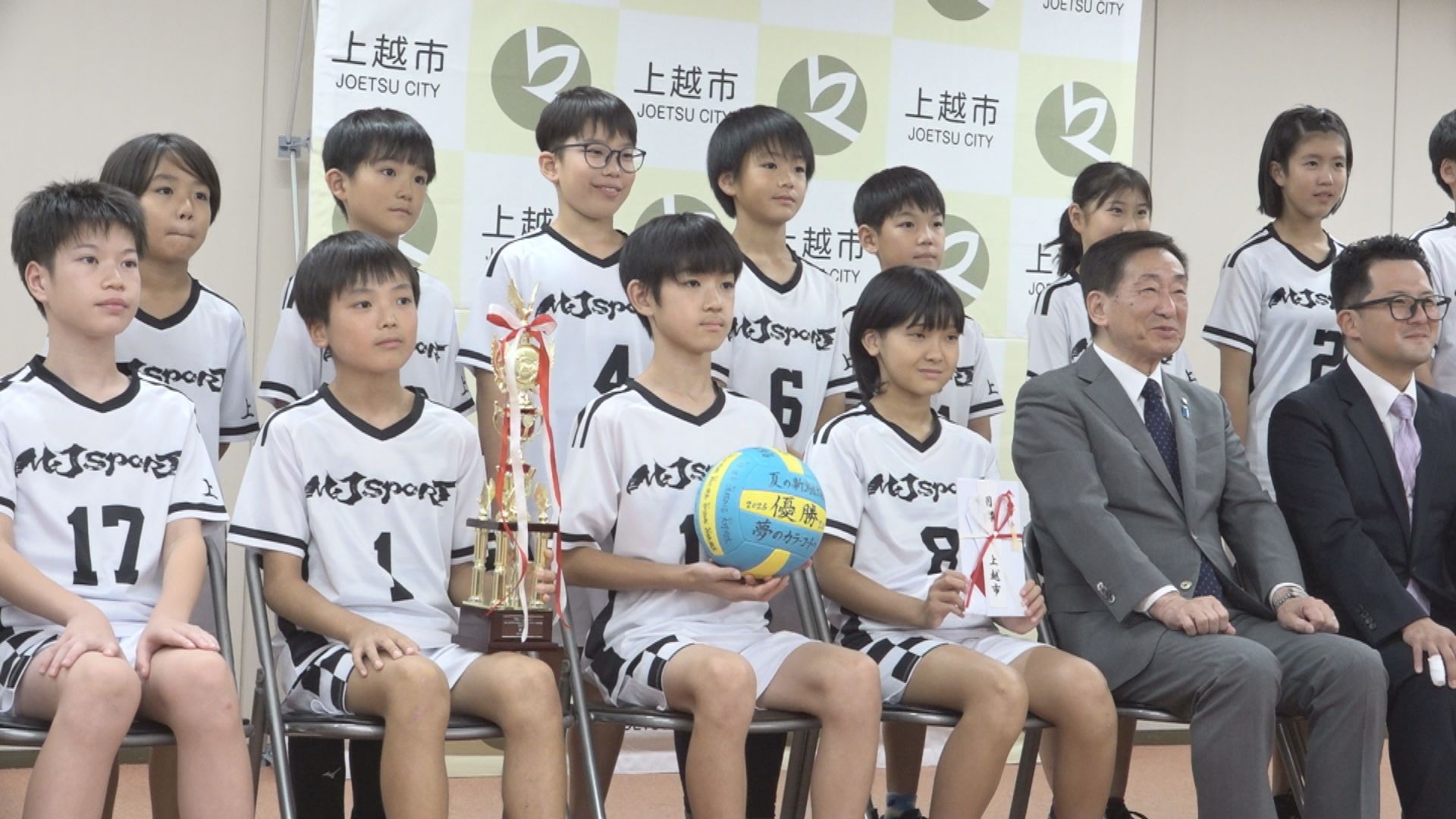 小学生ドッジボールチーム「M･J SPORT」が悲願の全国出場！小菅市長に結果報告