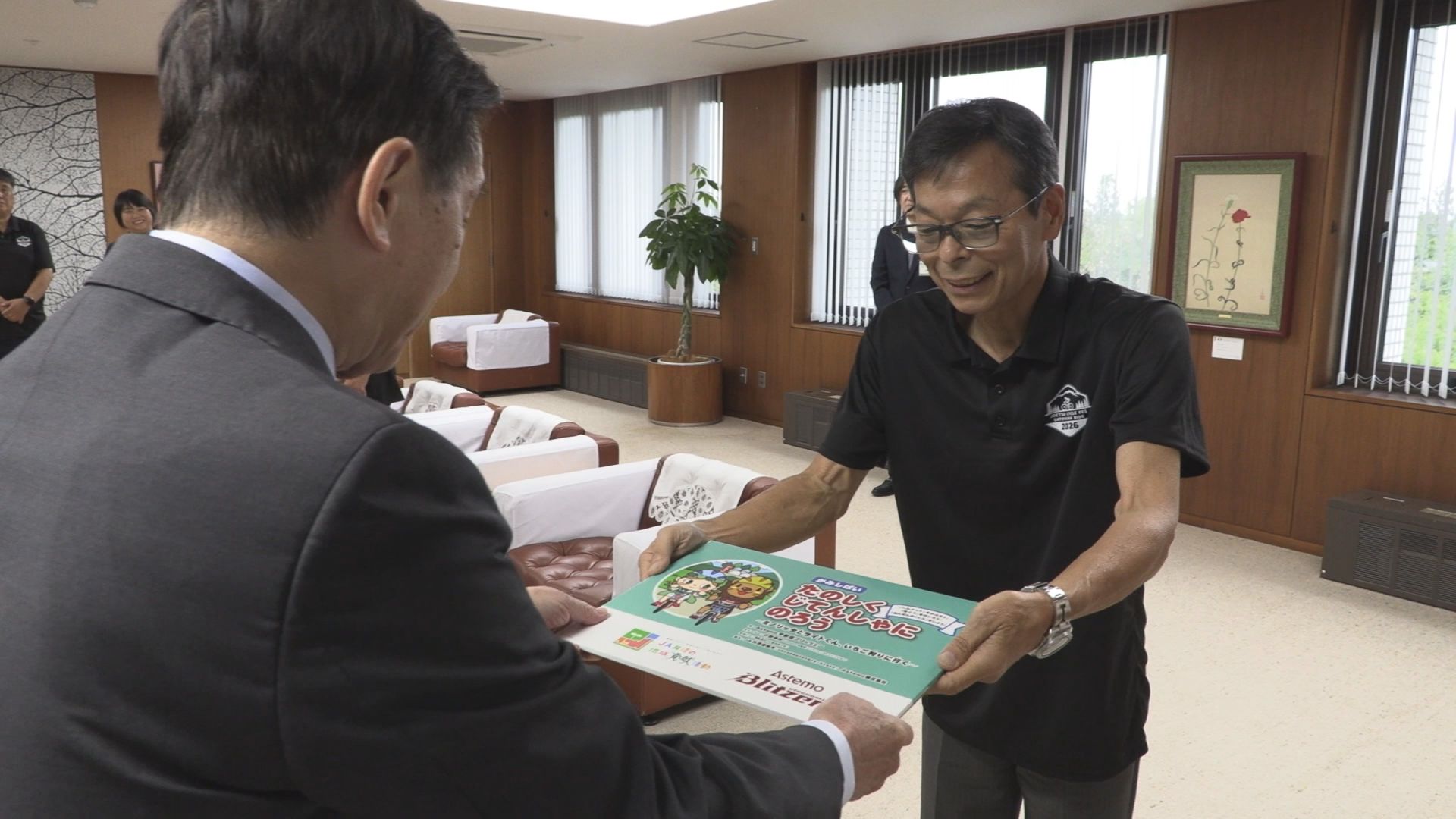 園児に自転車ルールを 紙芝居65園へ寄付