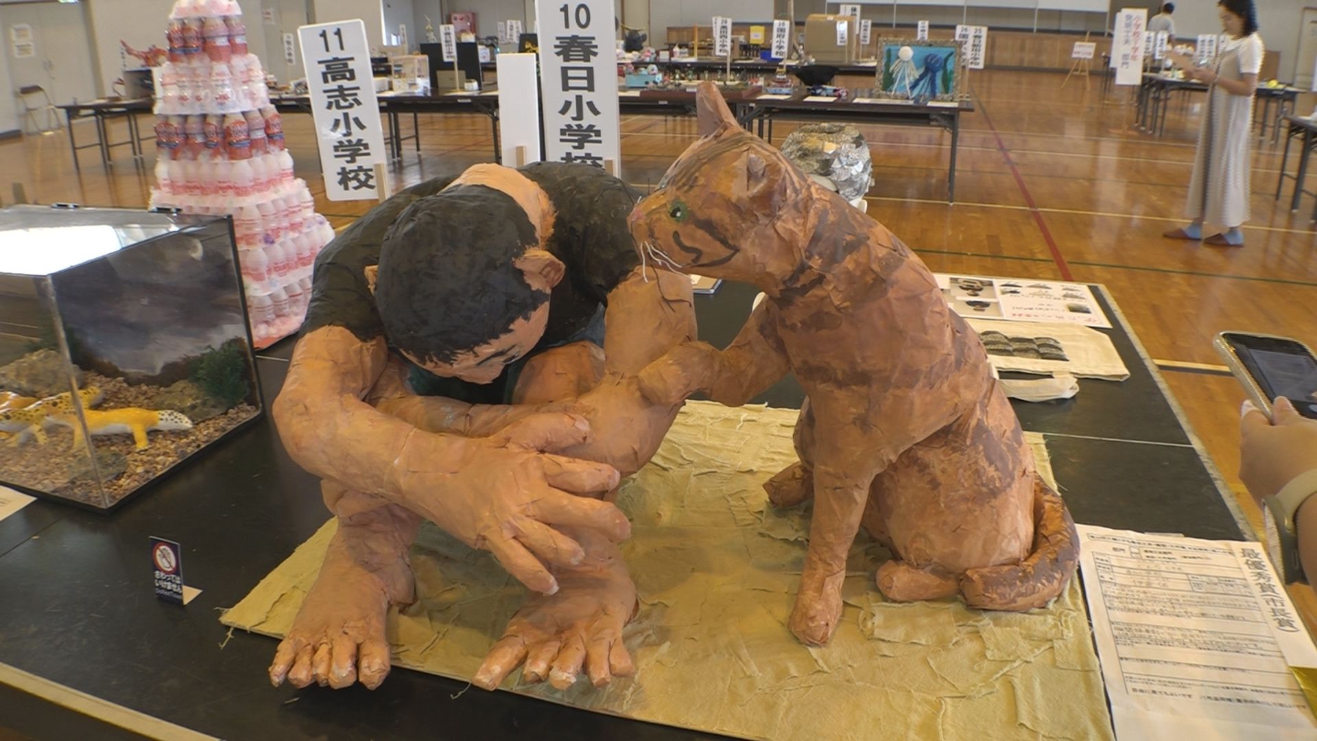 夏休みの自由研究大集合！個性あふれる129作品並ぶ