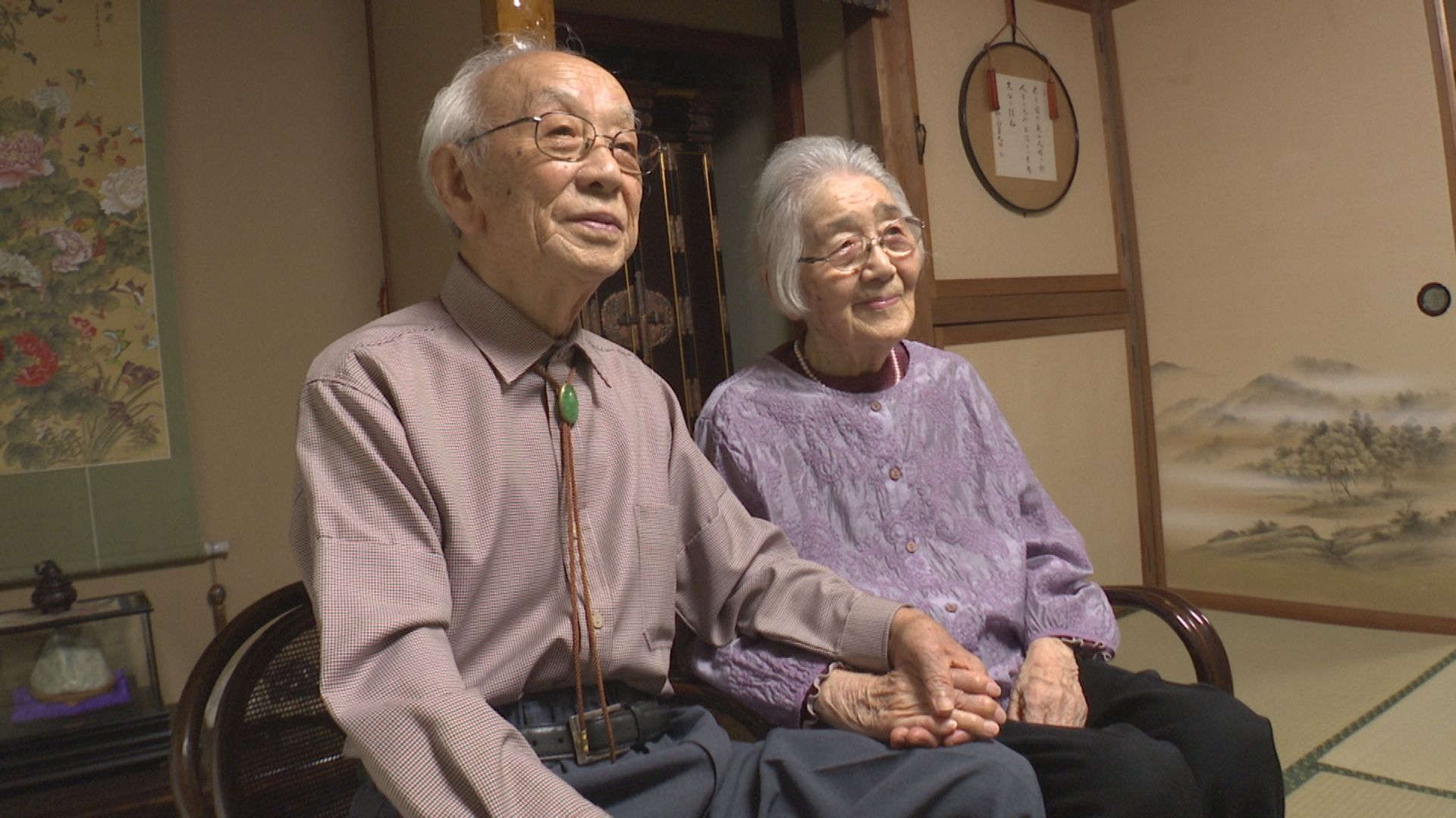 2人寄り添い百歳へ！敬老の日に小菅市長が祝福　