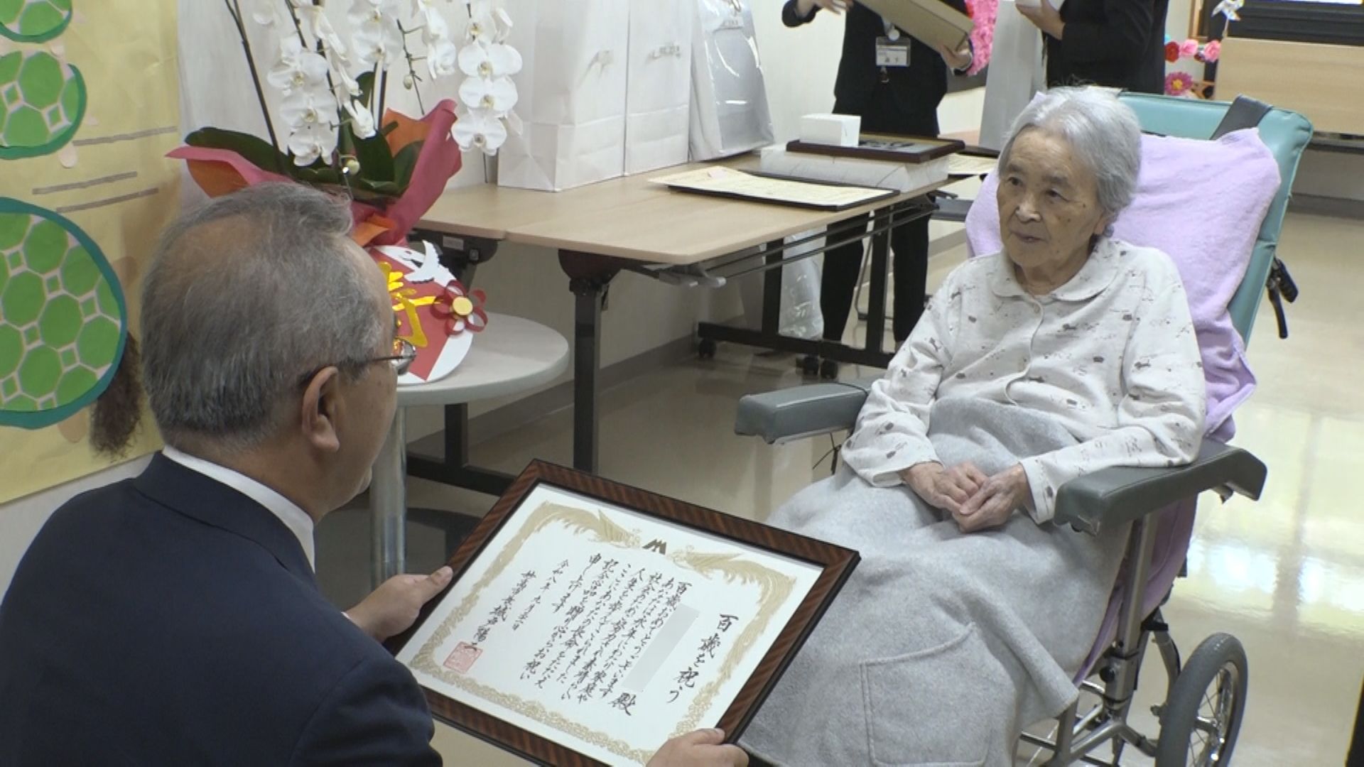 妙高市で長寿祝い 今年度100歳は30人