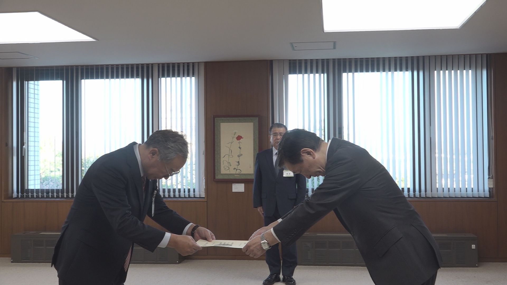 上越市副市長が交代 八木氏退任 中丸氏就任