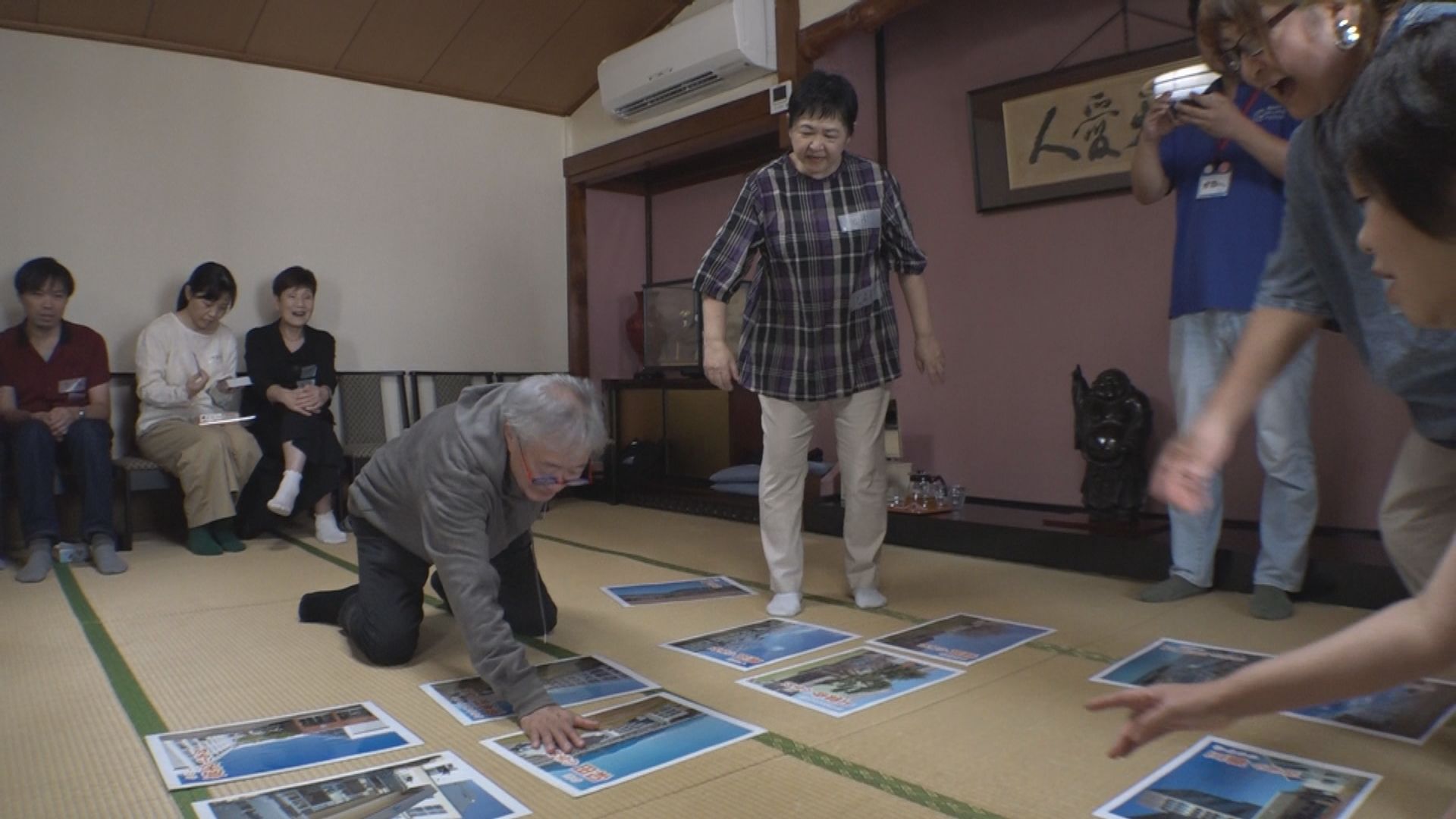 世代を越えて熱戦！老舗旅館でジャンボかるた大会