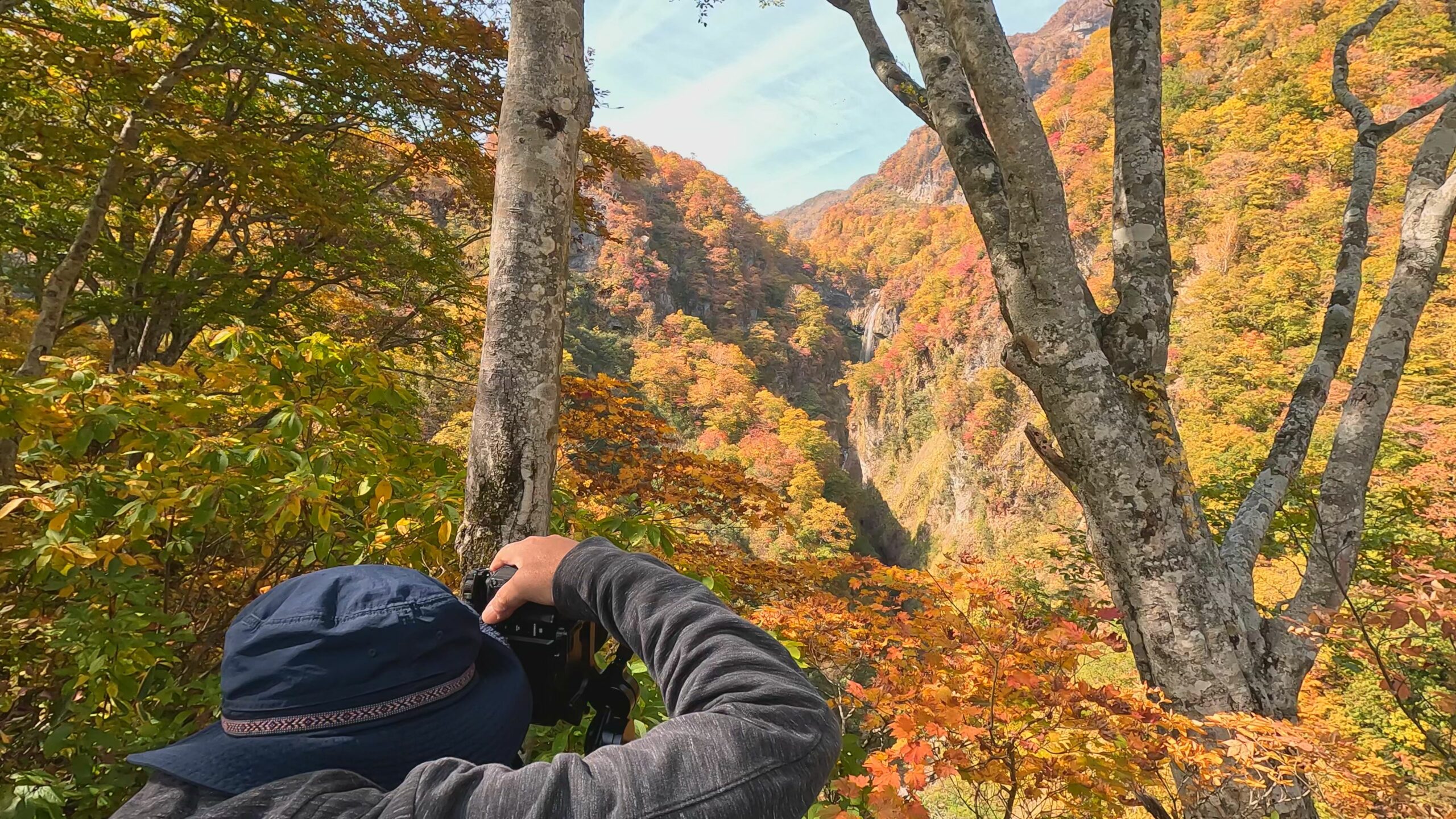 【動画】ぶらり歩いて紅葉の滝を見に行こう 燕温泉惣滝
