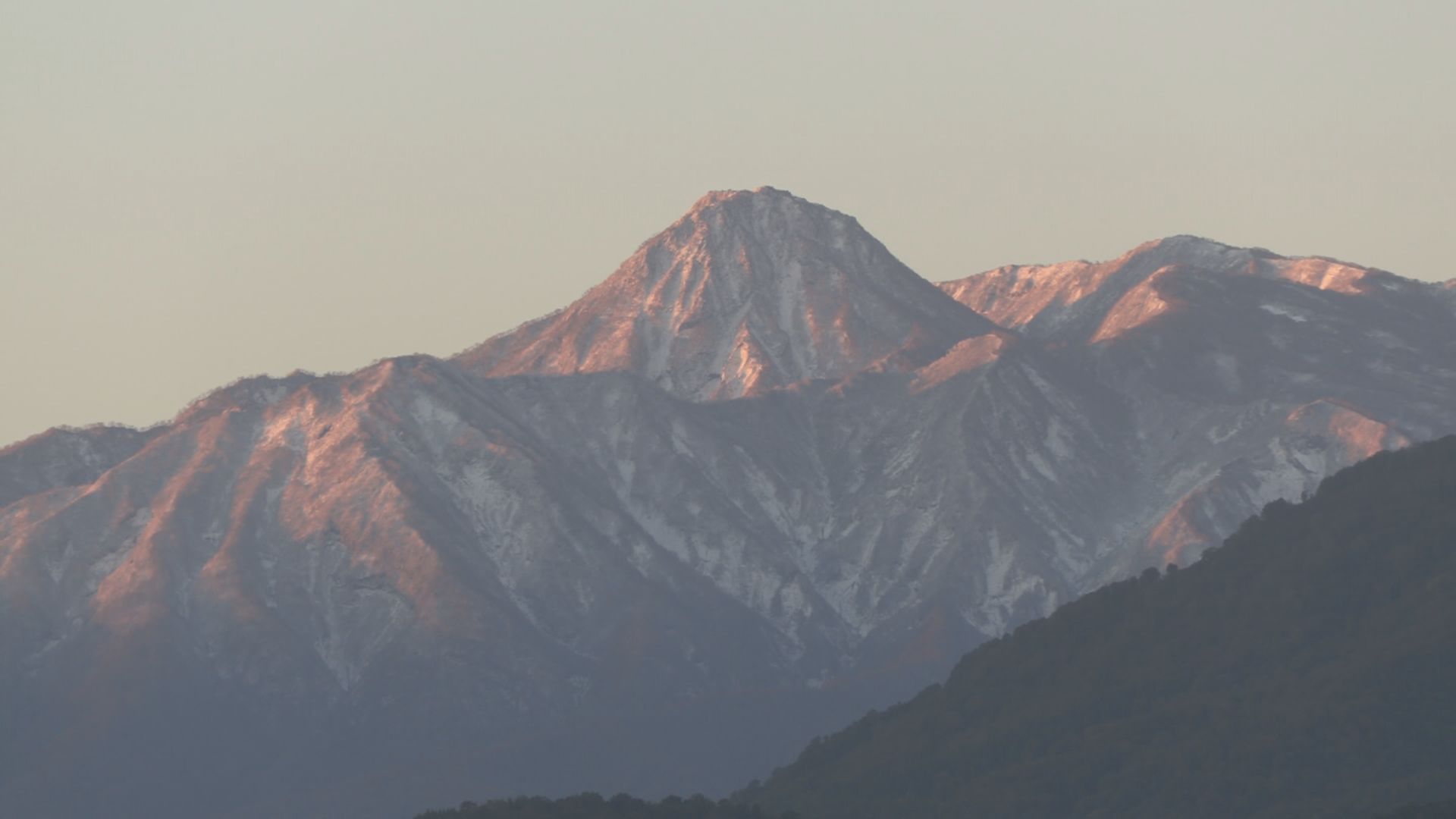 今シーズン一番の冷え込み 妙高山で初冠雪